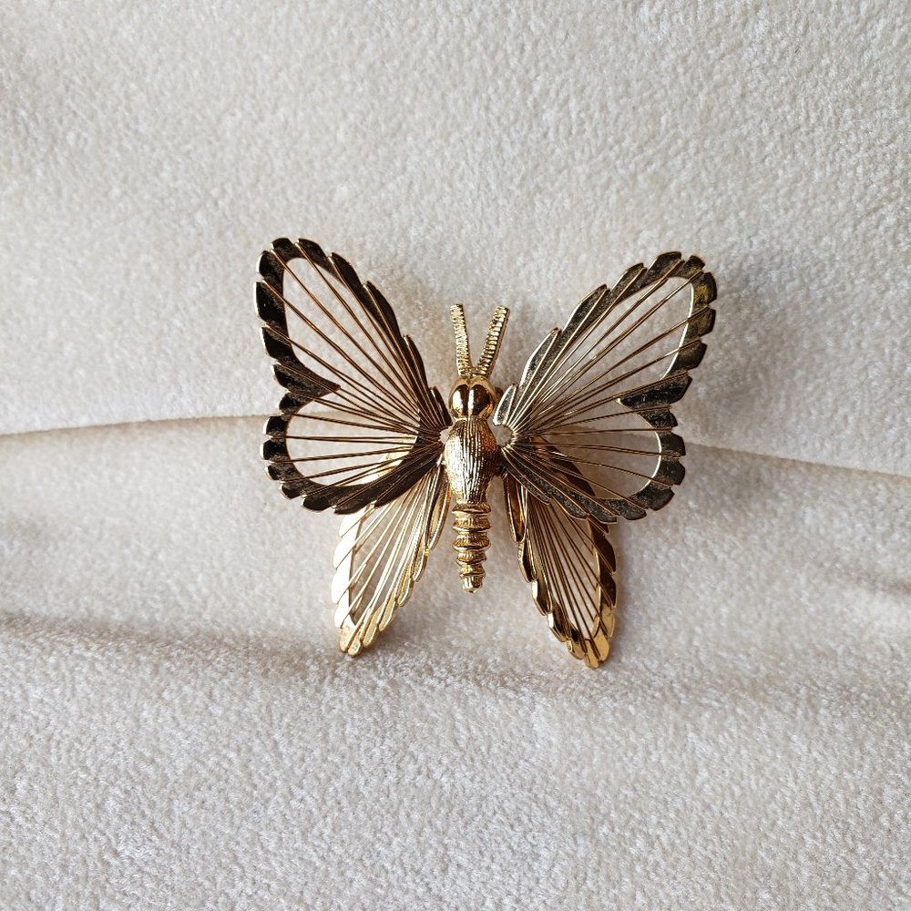 Monet Signed Gold Tone Butterfly Brooch/Pin 70s - Picture 7 of 7